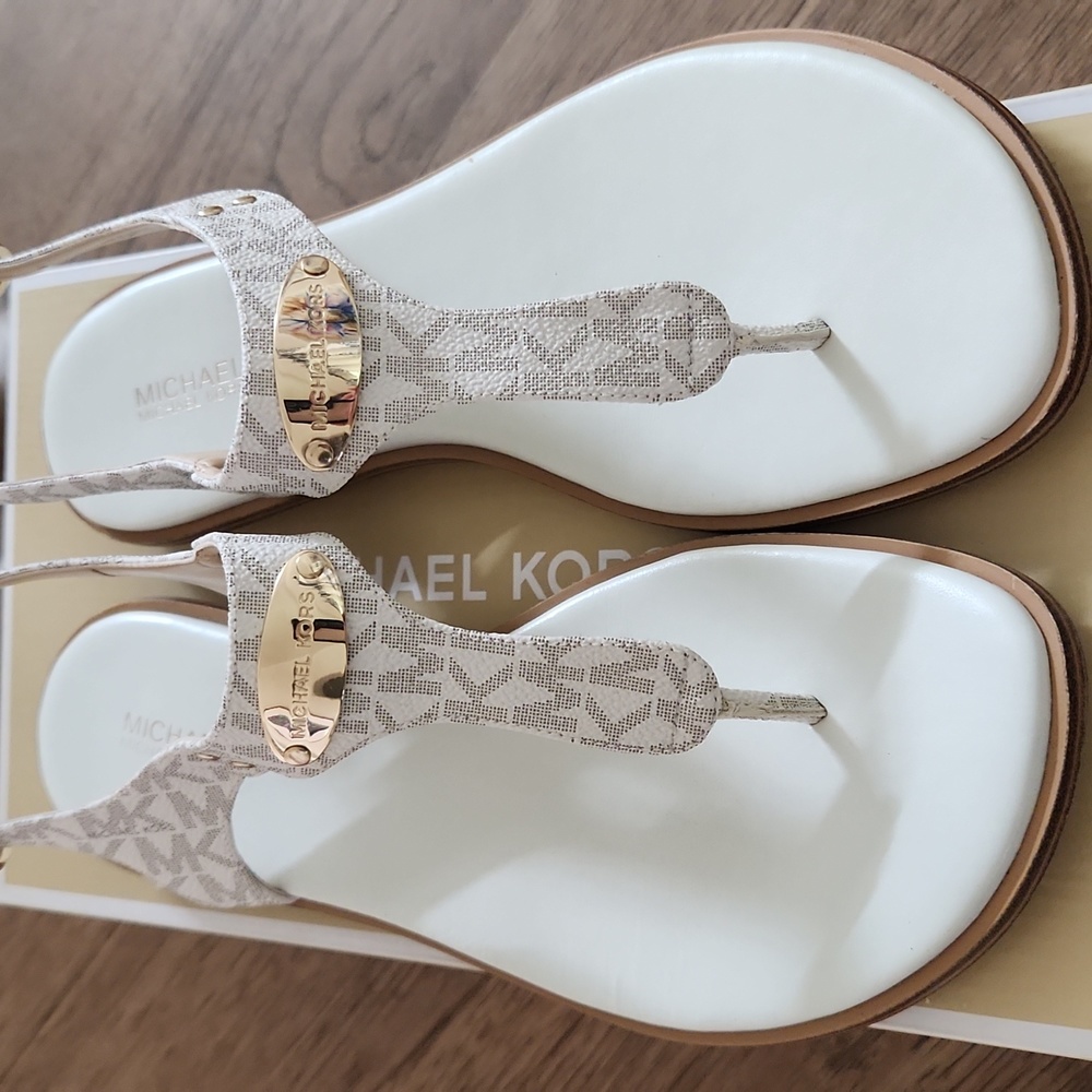 MICHAEL MICHAEL KORS Signature Monogram Thongs Mini MK logo PVC sandals.